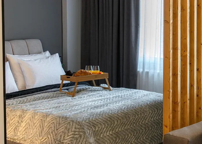 Aether Home - Modern & Luxe Stay With 65 Tv By Tt