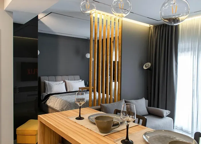 Aether Home - Modern & Luxe Stay With 65 Tv By Tt
