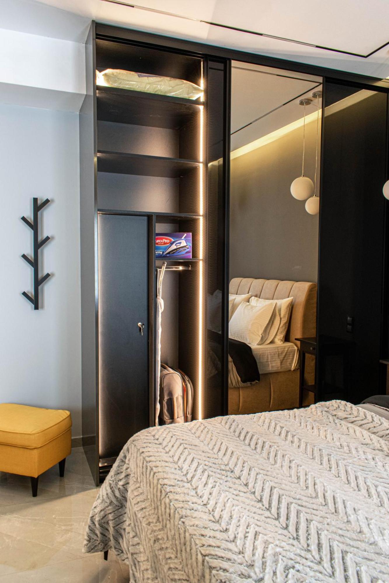 Aether - Modern & Luxe With 65 Tv By Tt Athens