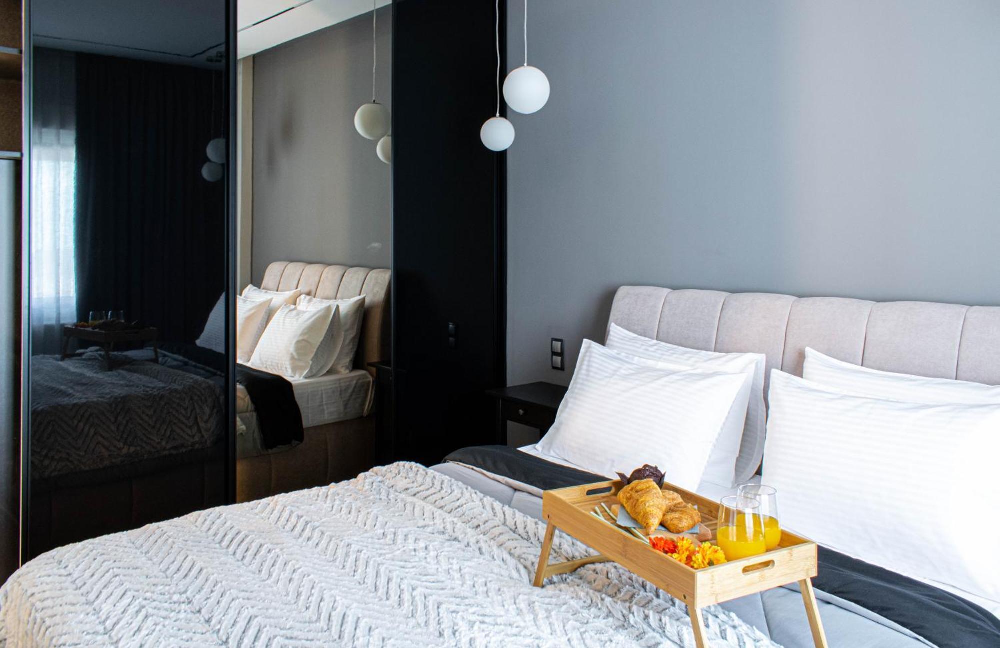 Aether - Modern & Luxe With 65 Tv By Tt *
