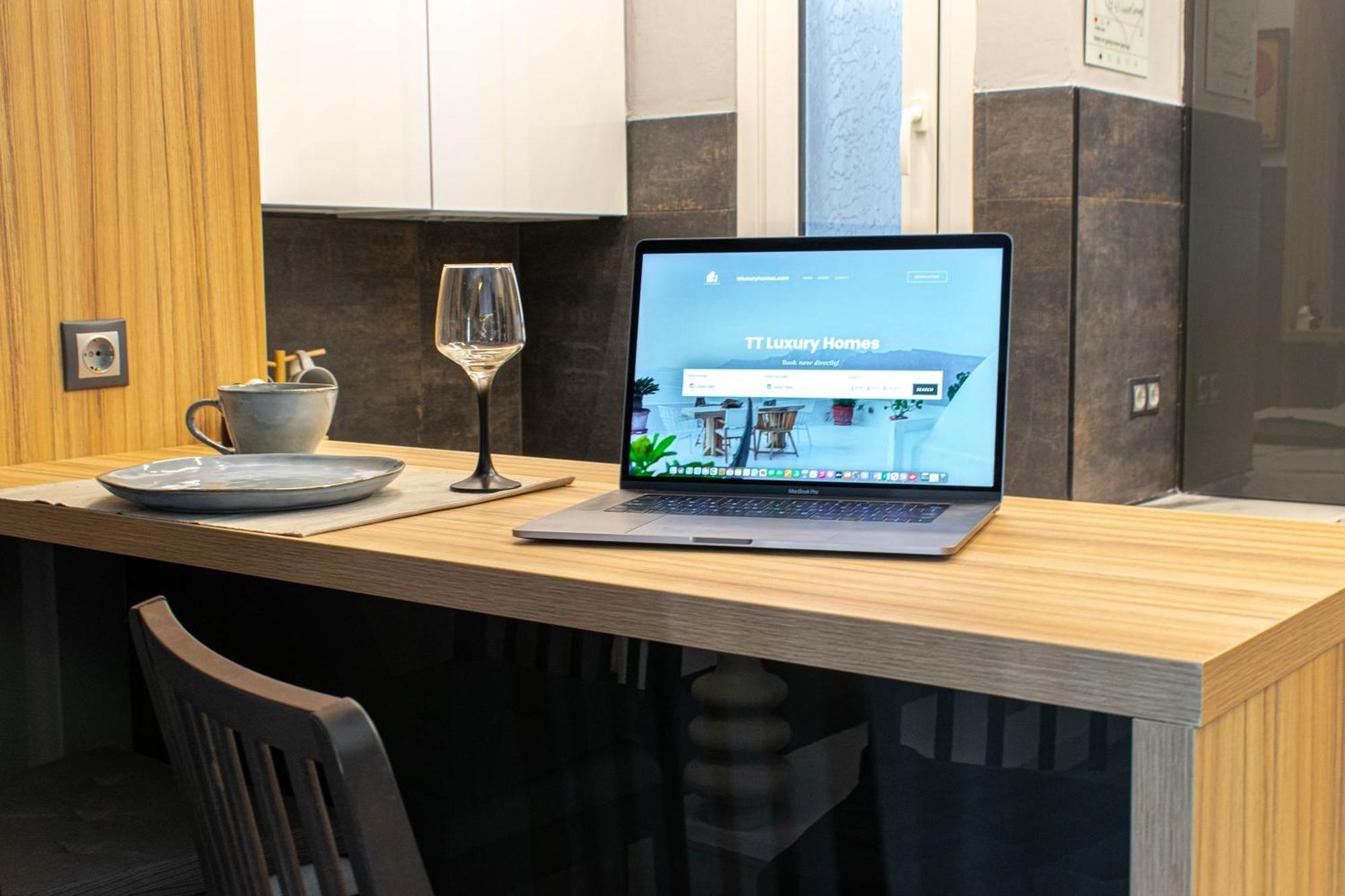 Apartment Aether - Modern & Luxe With 65 Tv By Tt Athens